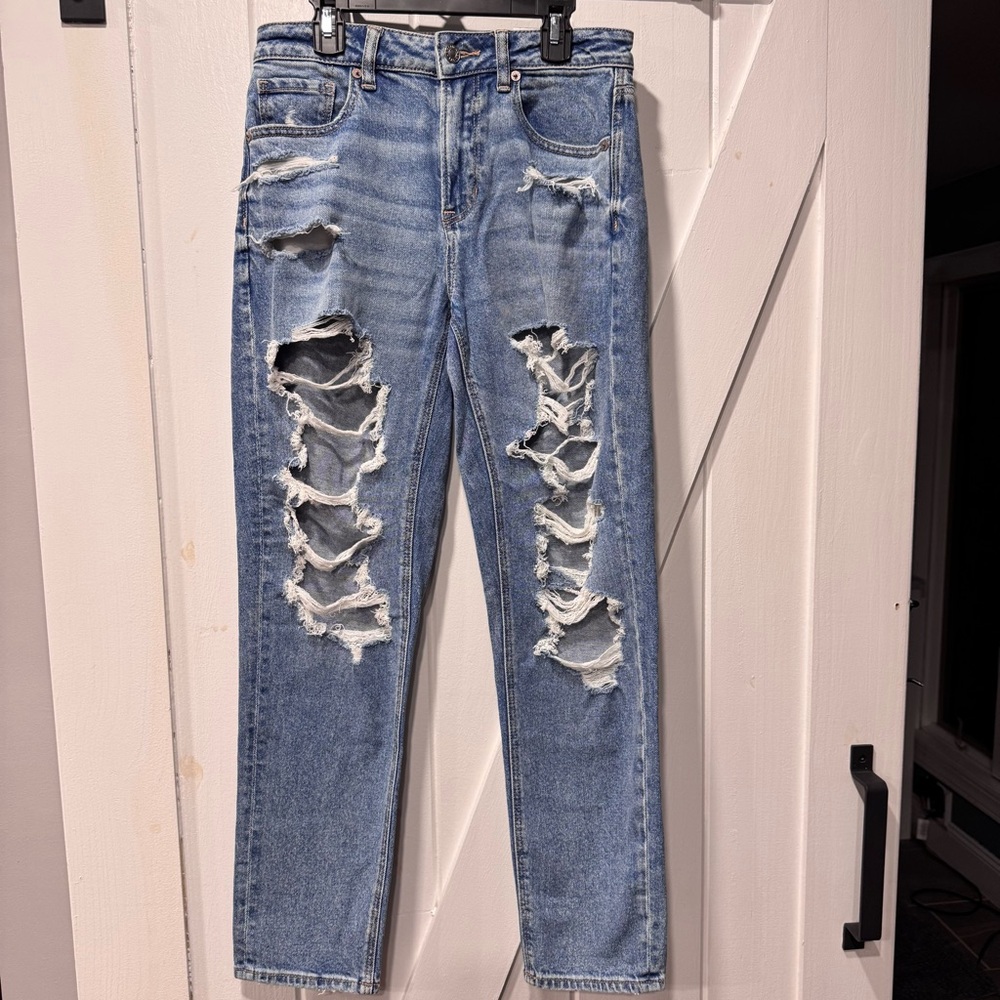 American Eagle Outfitters Mom Jeans - Light Blue Stretch ~ Size 4 Regular
